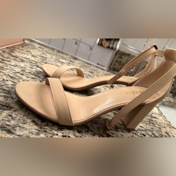 Heels - Picture 2 of 4